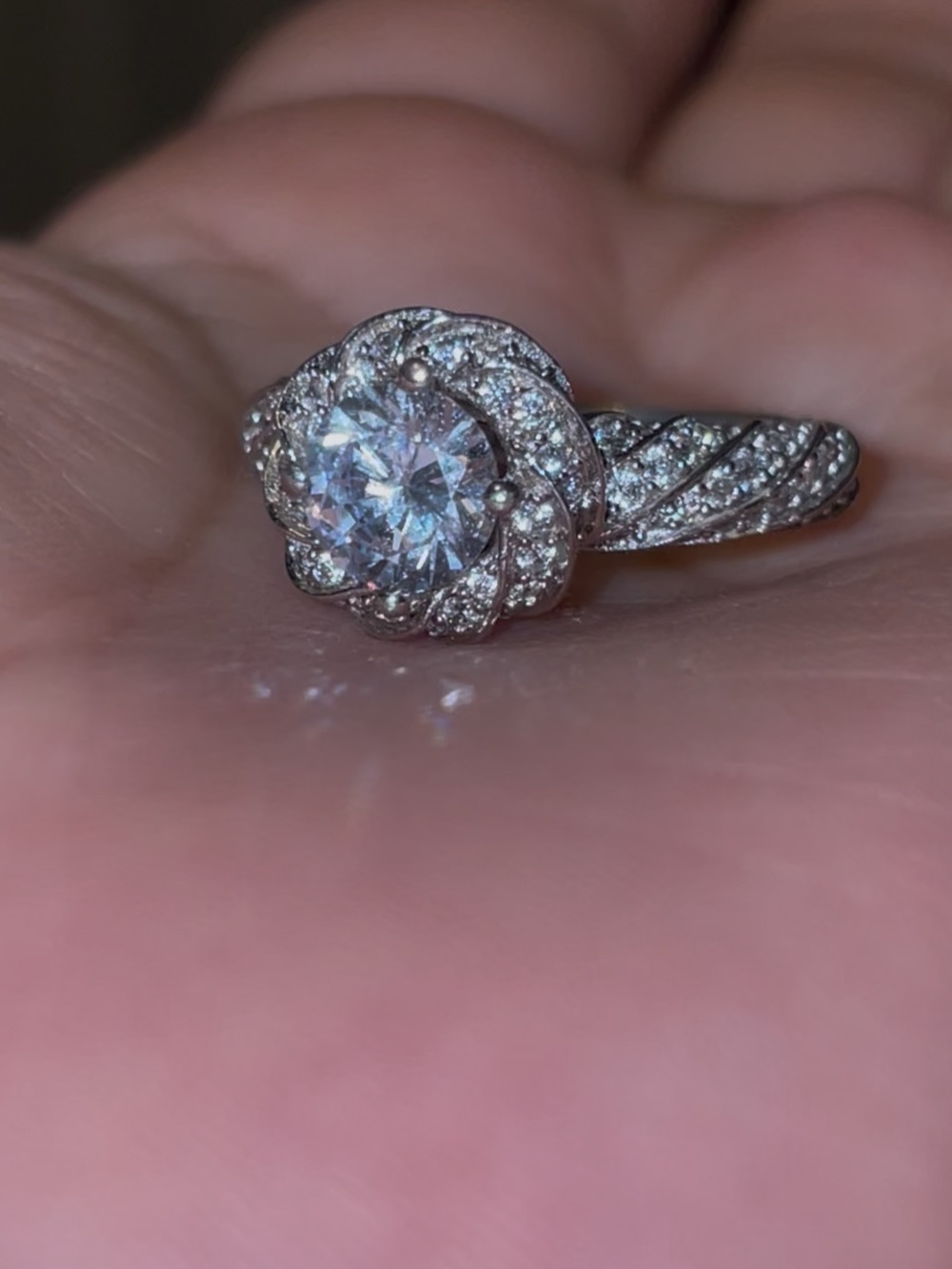 Elegant Silver-Tone Halo Diamond Flower Ring. Size 7 - #21